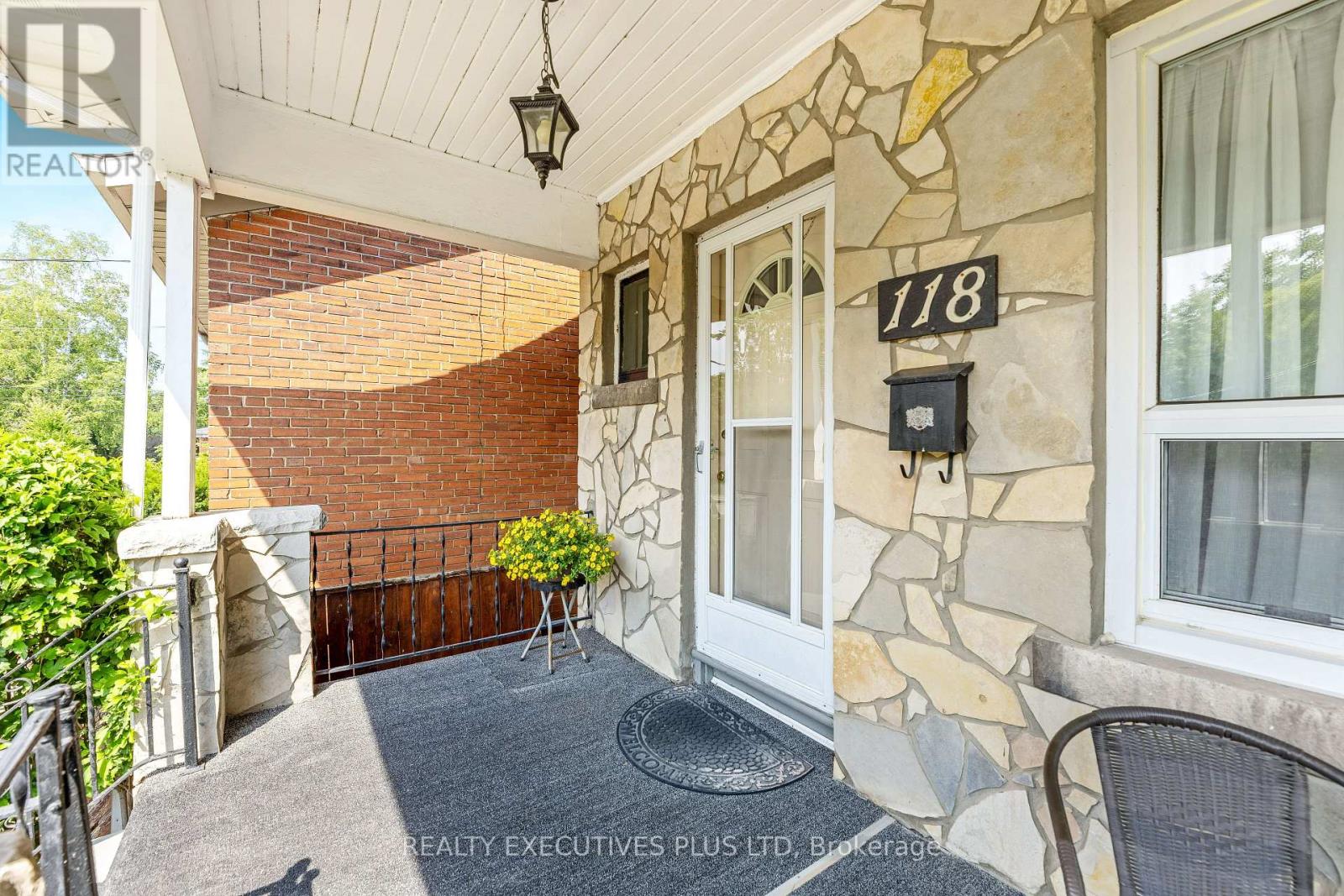 Property at 118 ALDER CRESCENT image 4