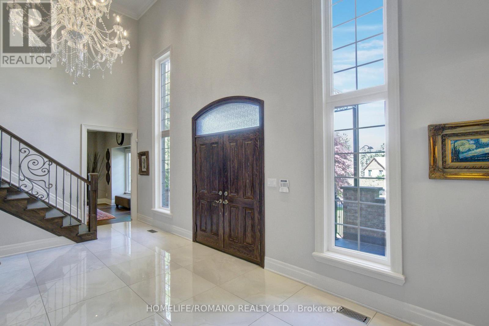 12 Hedgerow Lane, Vaughan, Ontario  L0J 1C0 - Photo 9 - N12340024