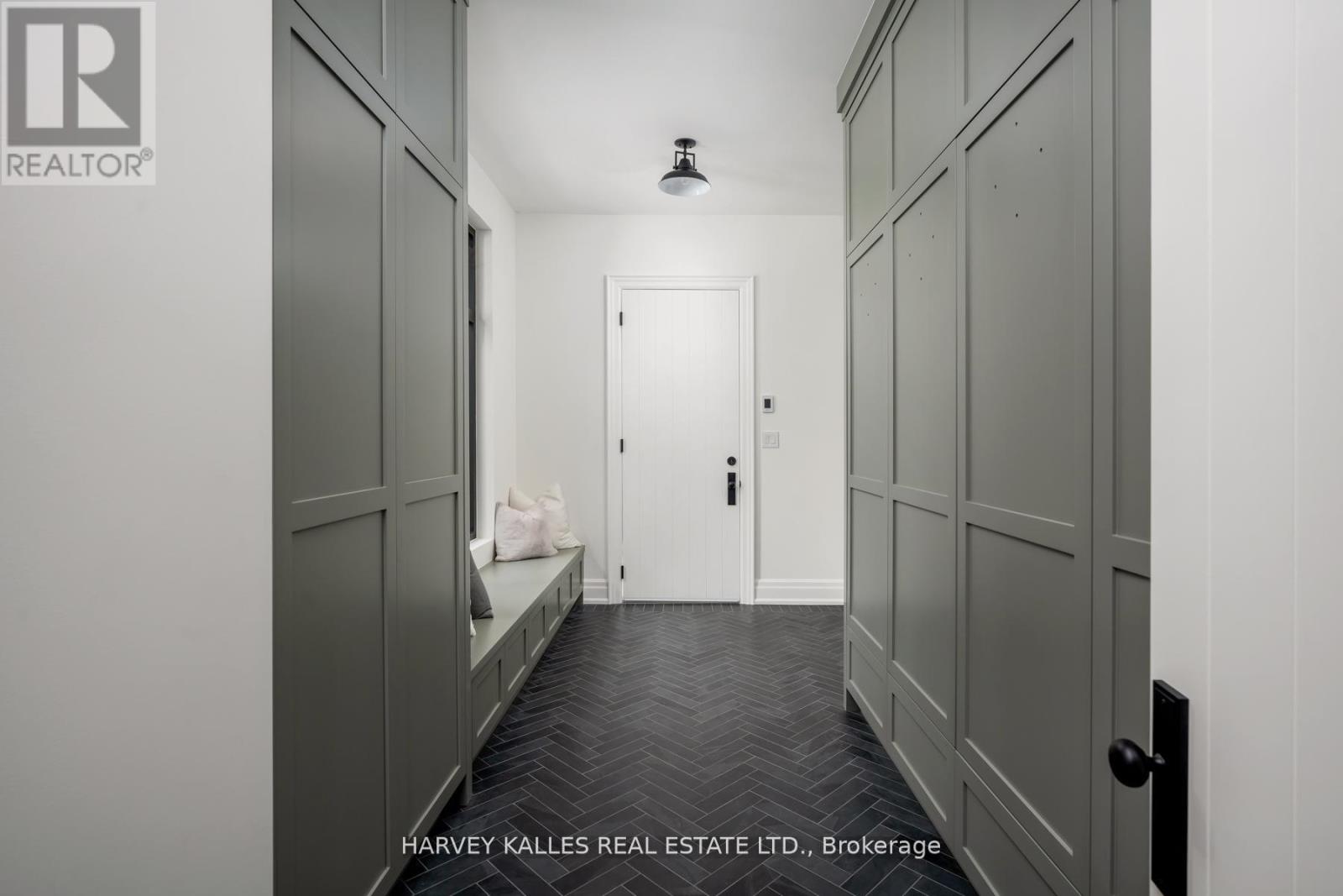 233 Lakewood Drive, Oakville, Ontario  L6K 1B3 - Photo 15 - W12339960