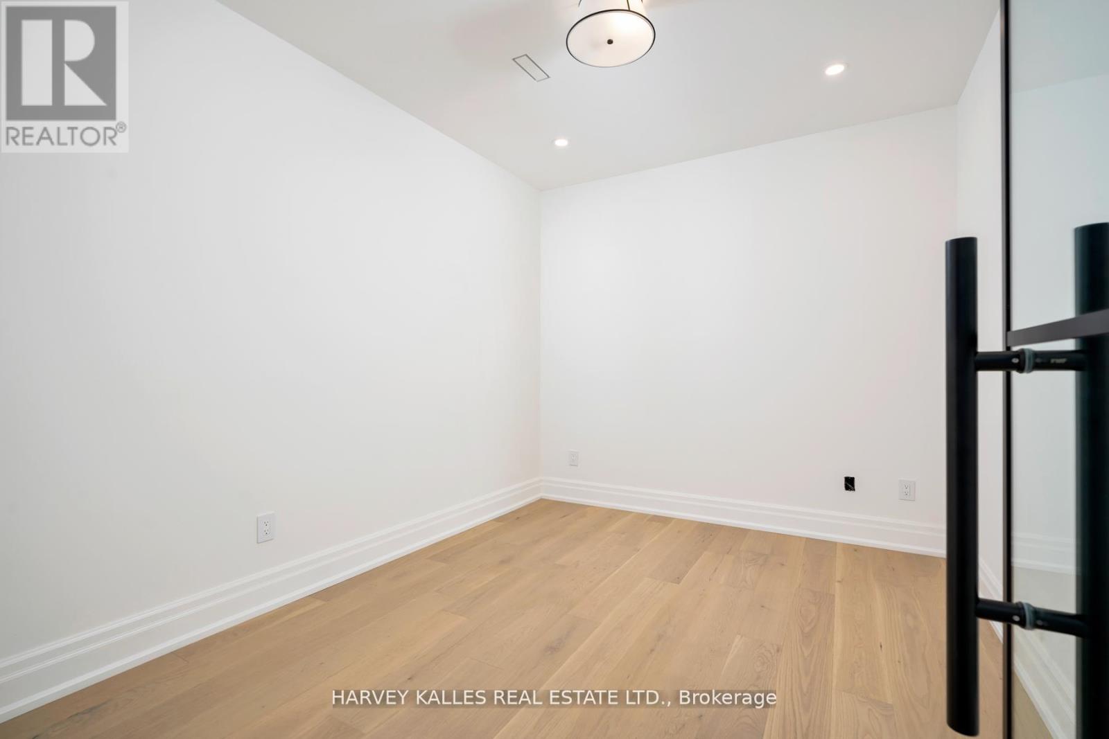 233 Lakewood Drive, Oakville, Ontario  L6K 1B3 - Photo 31 - W12339960