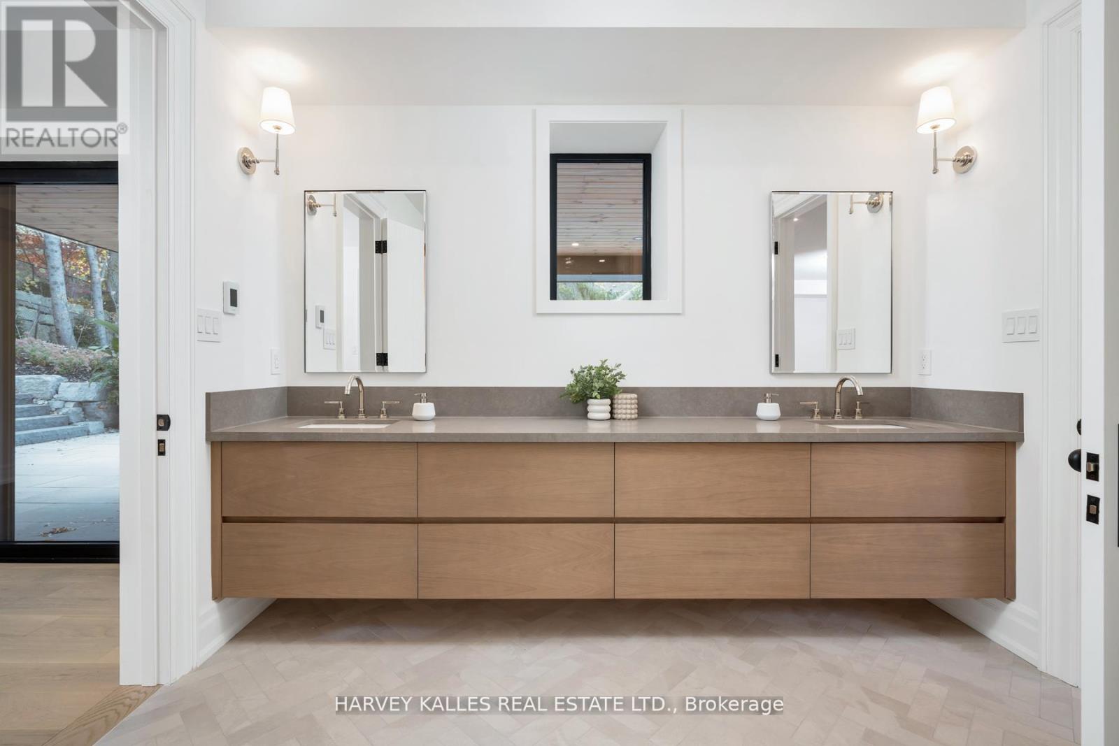 233 Lakewood Drive, Oakville, Ontario  L6K 1B3 - Photo 35 - W12339960
