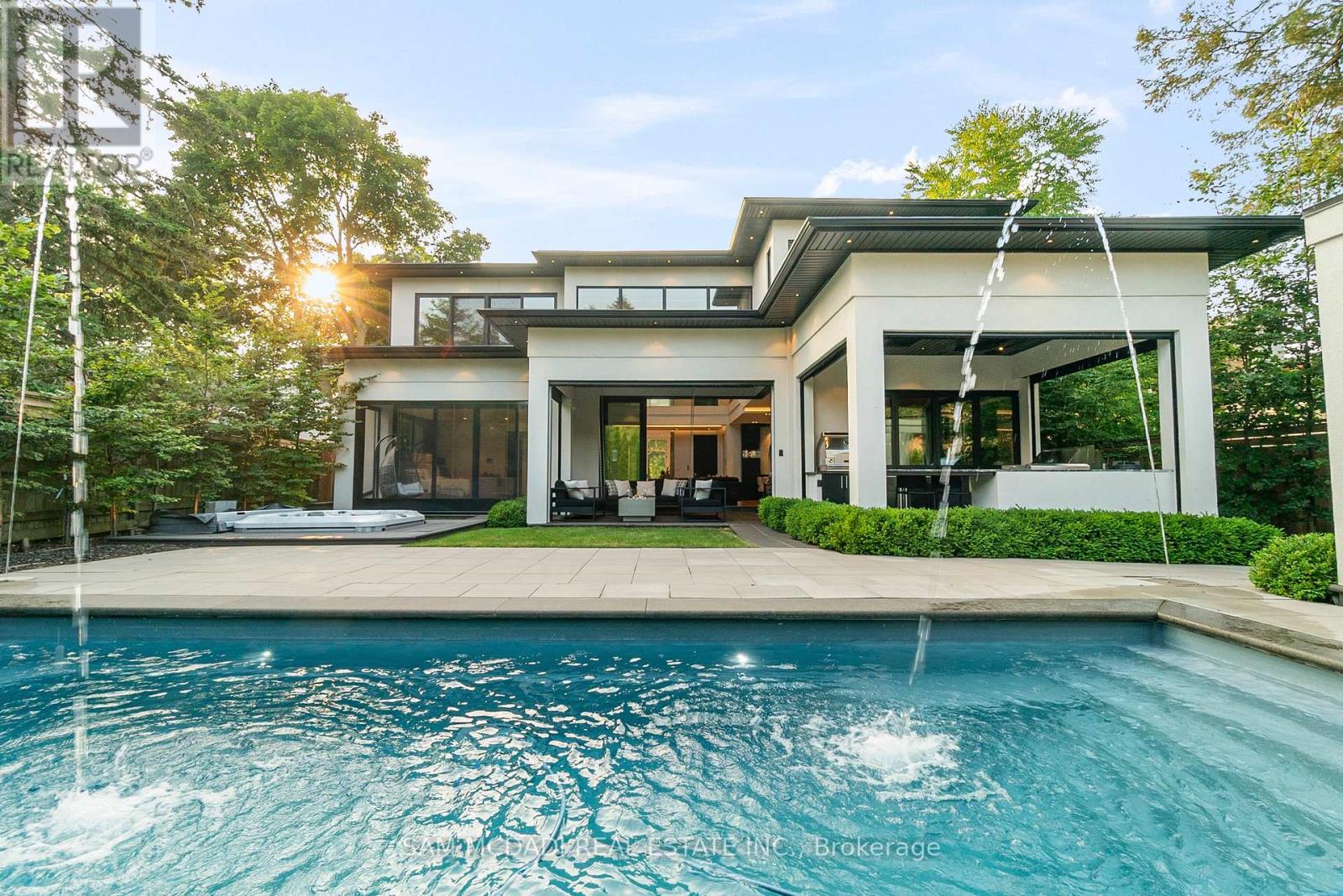 Property at 2488 LAKESHORE ROAD E image 5