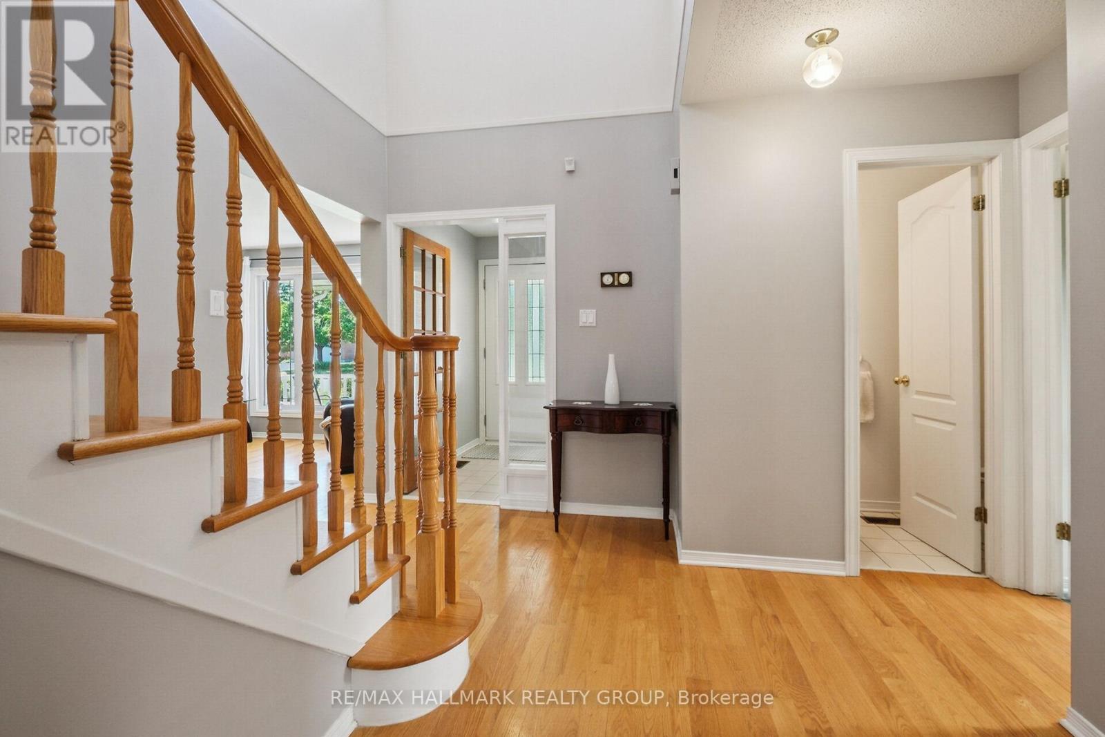 Property at 3034 COURTYARD CRESCENT image 4