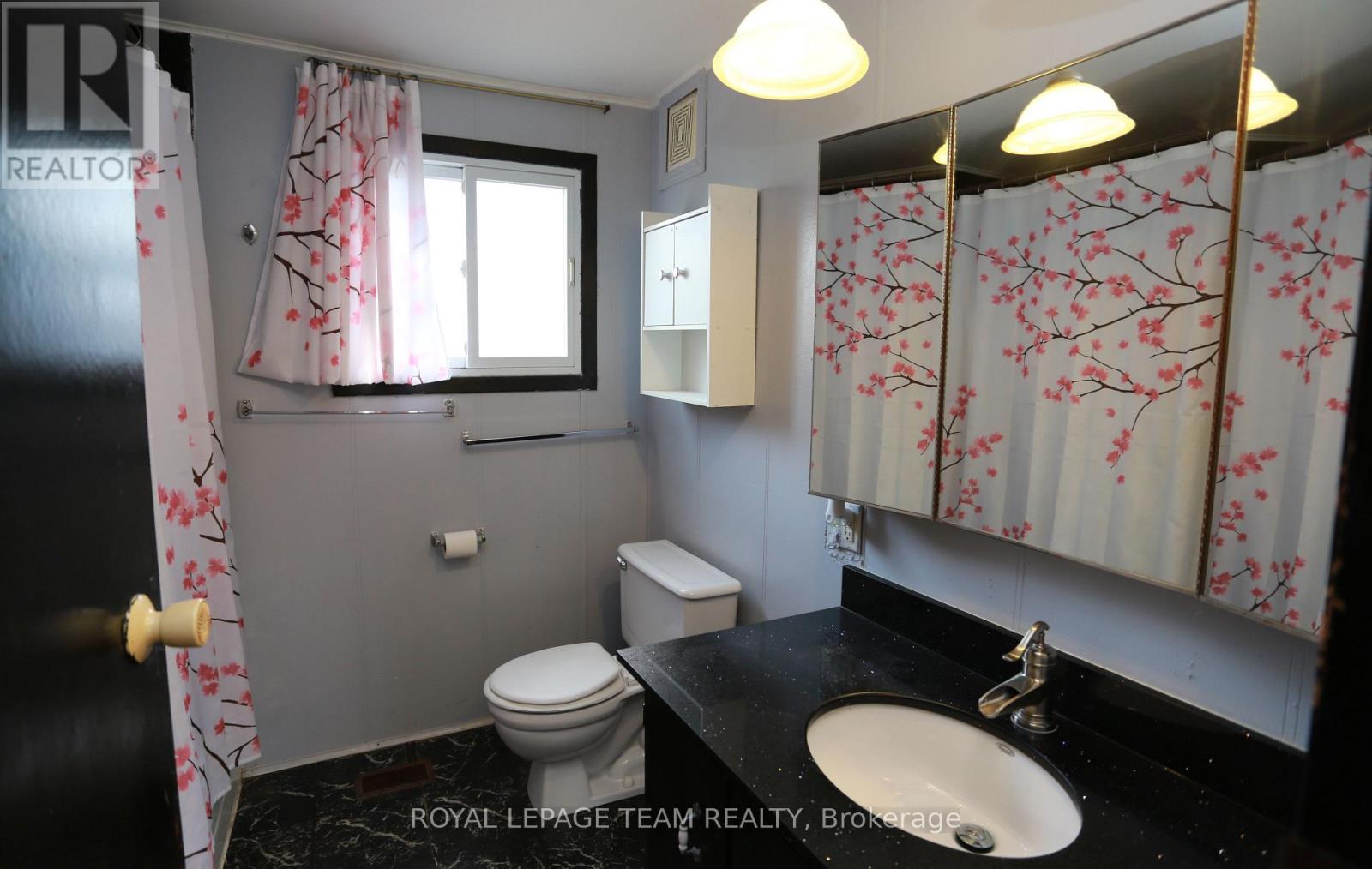 3 Fringewood Drive, Ottawa, Ontario  K2S 1T1 - Photo 17 - X12340076