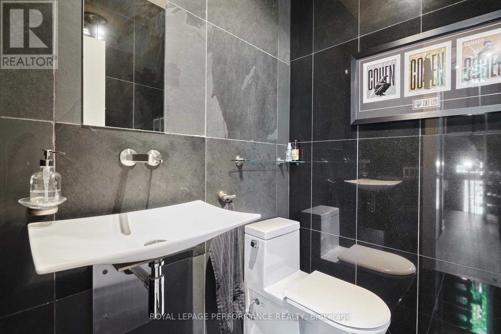 805 Kingsmere Avenue, Ottawa, Ontario  K2A 3J8 - Photo 14 - X12340108