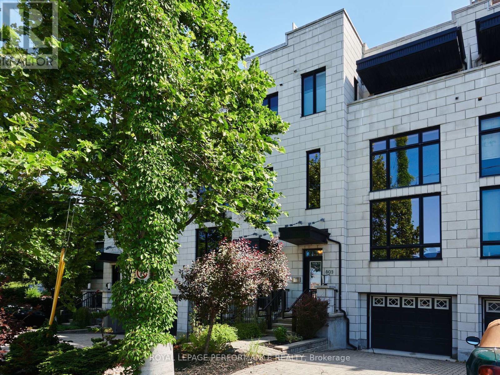 805 Kingsmere Avenue, Ottawa, Ontario  K2A 3J8 - Photo 2 - X12340108