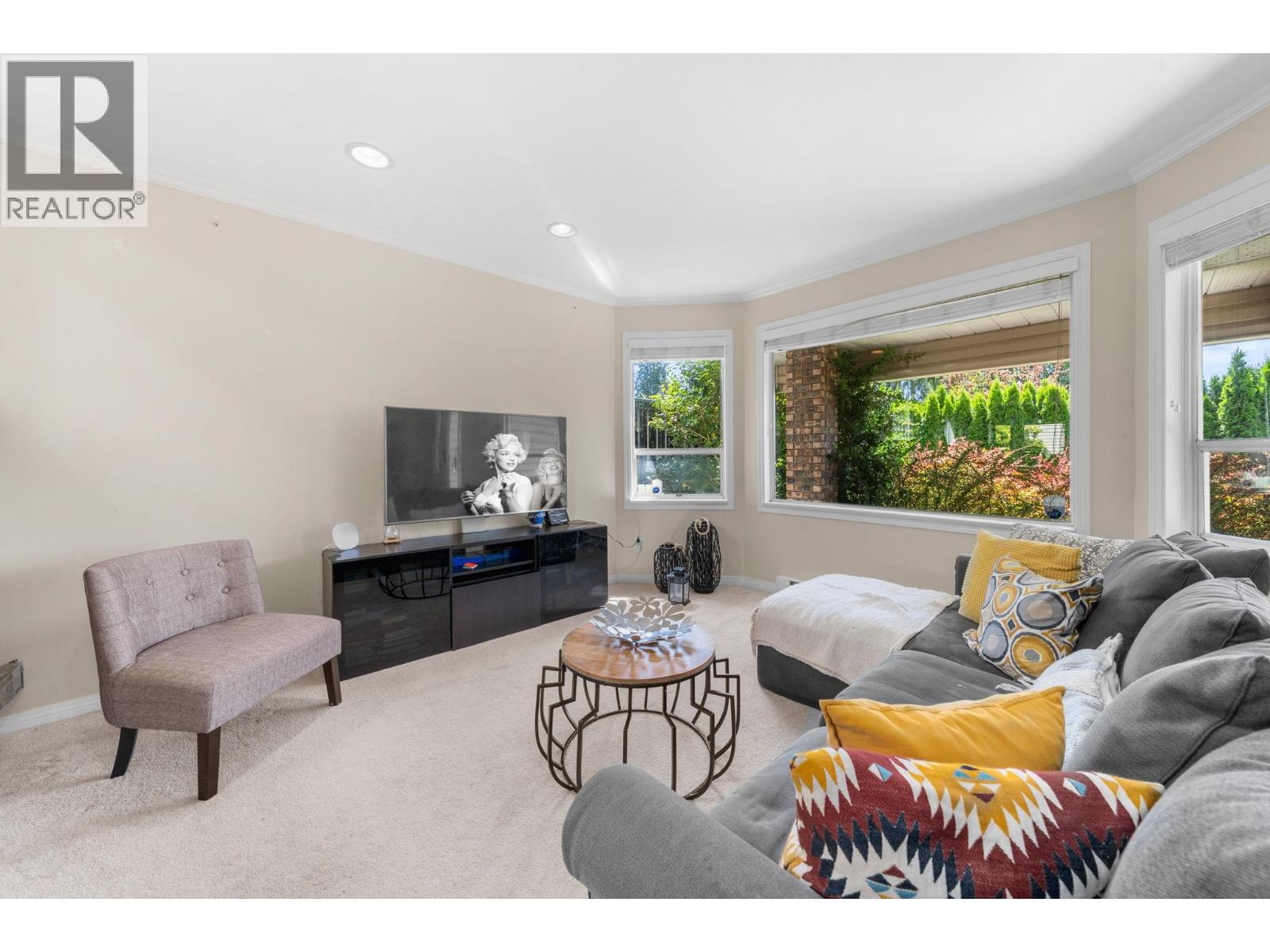 Property at 2 460 W 6TH STREET image 4