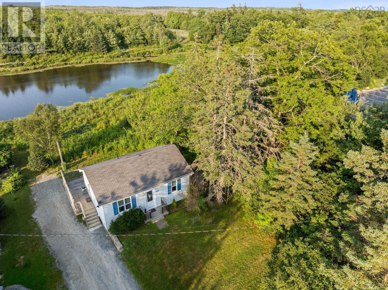 606 Herring Cove Road, Halifax, Nova Scotia  B3R 1X6 - Photo 2 - 202518096