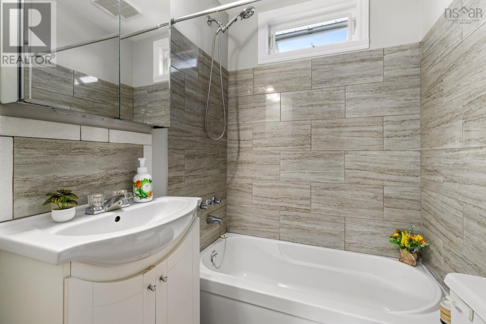 606 Herring Cove Road, Halifax, Nova Scotia  B3R 1X6 - Photo 17 - 202518096