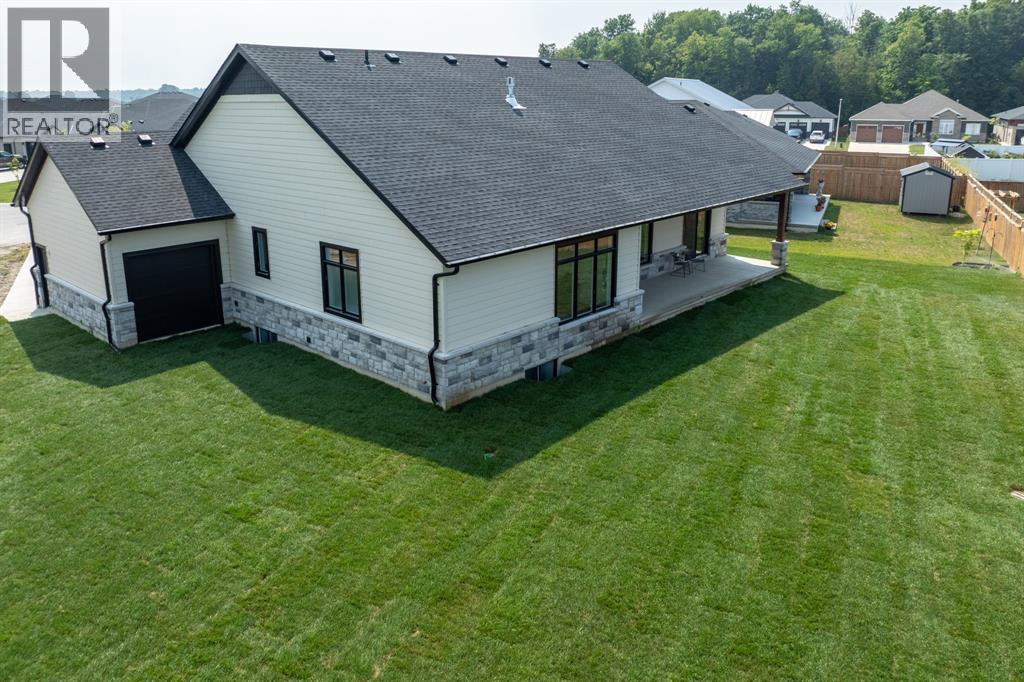 6755 Griffin Drive, Plympton-Wyoming, Ontario  N0N 1E0 - Photo 7 - 25013384