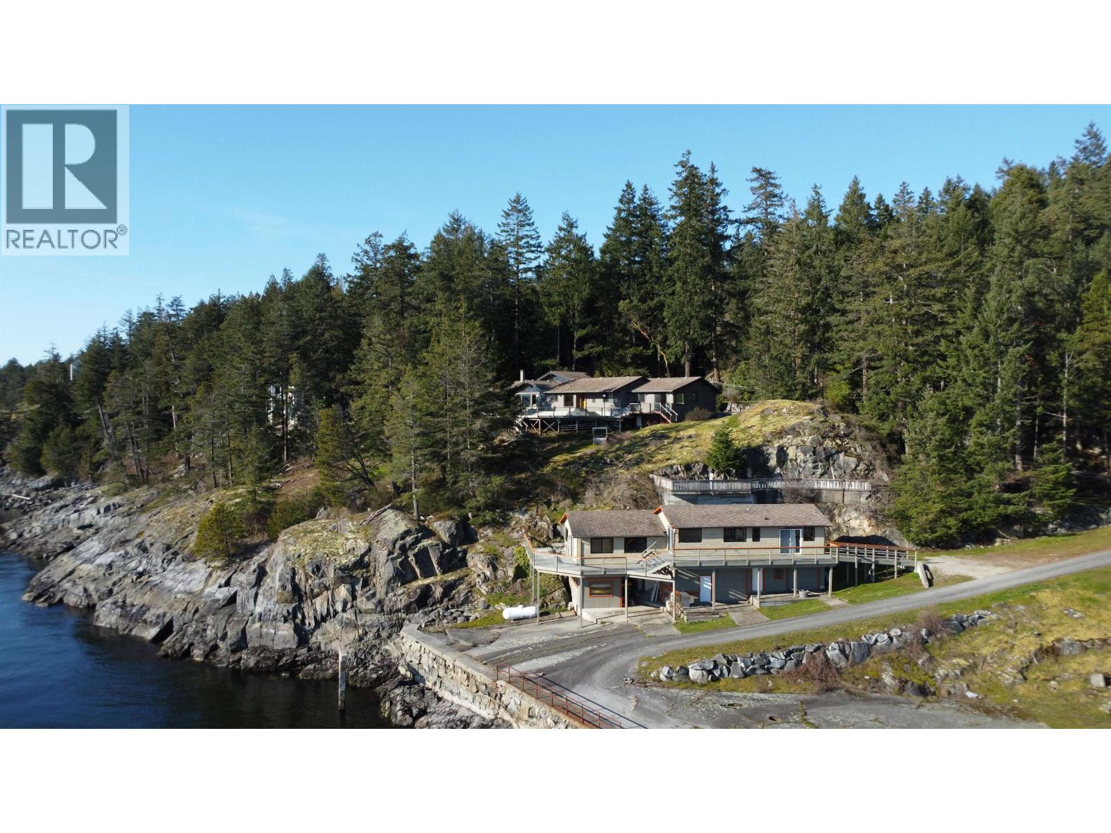 10881 SUNSHINE COAST HIGHWAY, Halfmoon Bay, British Columbia