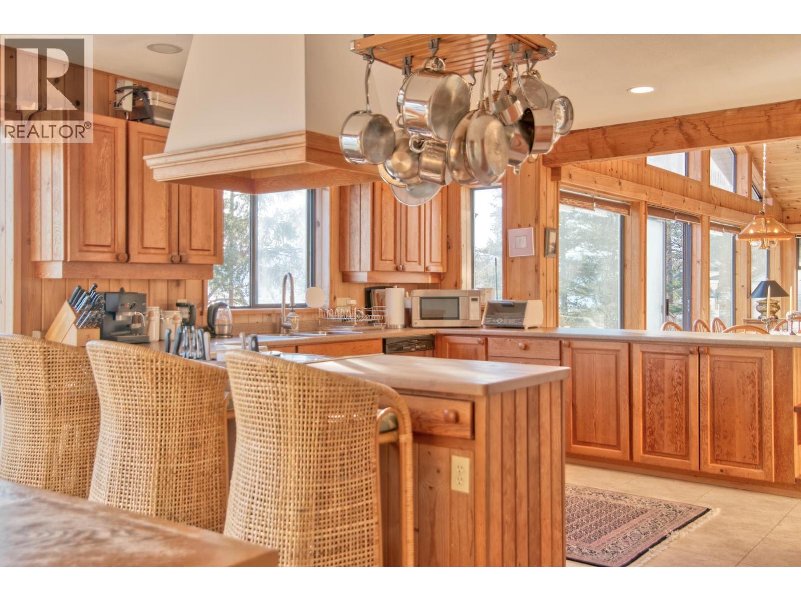 10881 Sunshine Coast Highway, Halfmoon Bay, British Columbia  V7Z 1B8 - Photo 10 - R3036253