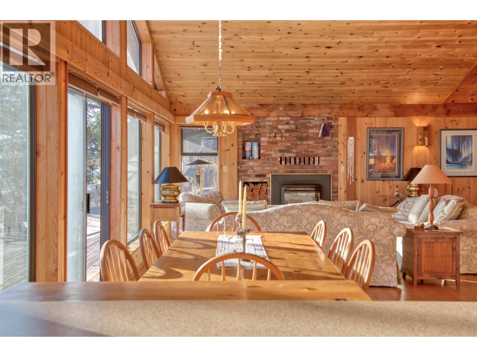 10881 Sunshine Coast Highway, Halfmoon Bay, British Columbia  V7Z 1B8 - Photo 11 - R3036253