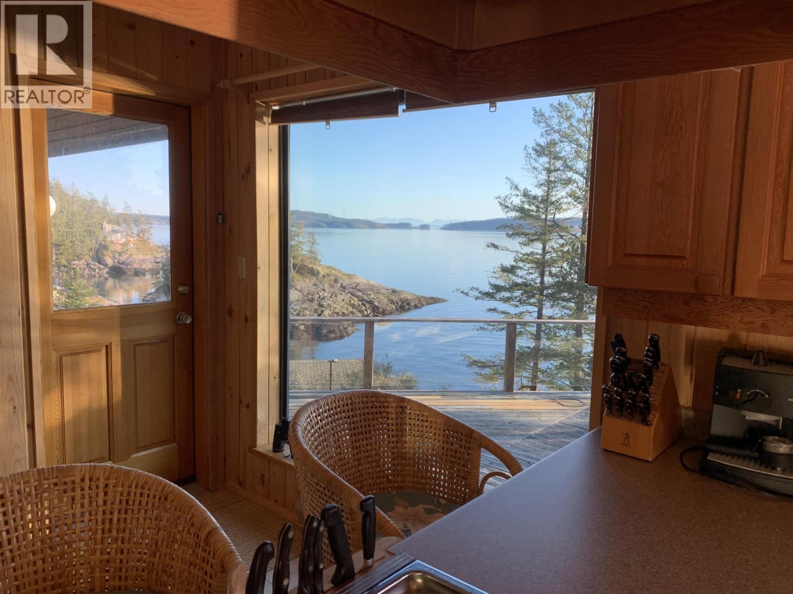 10881 Sunshine Coast Highway, Halfmoon Bay, British Columbia  V7Z 1B8 - Photo 13 - R3036253