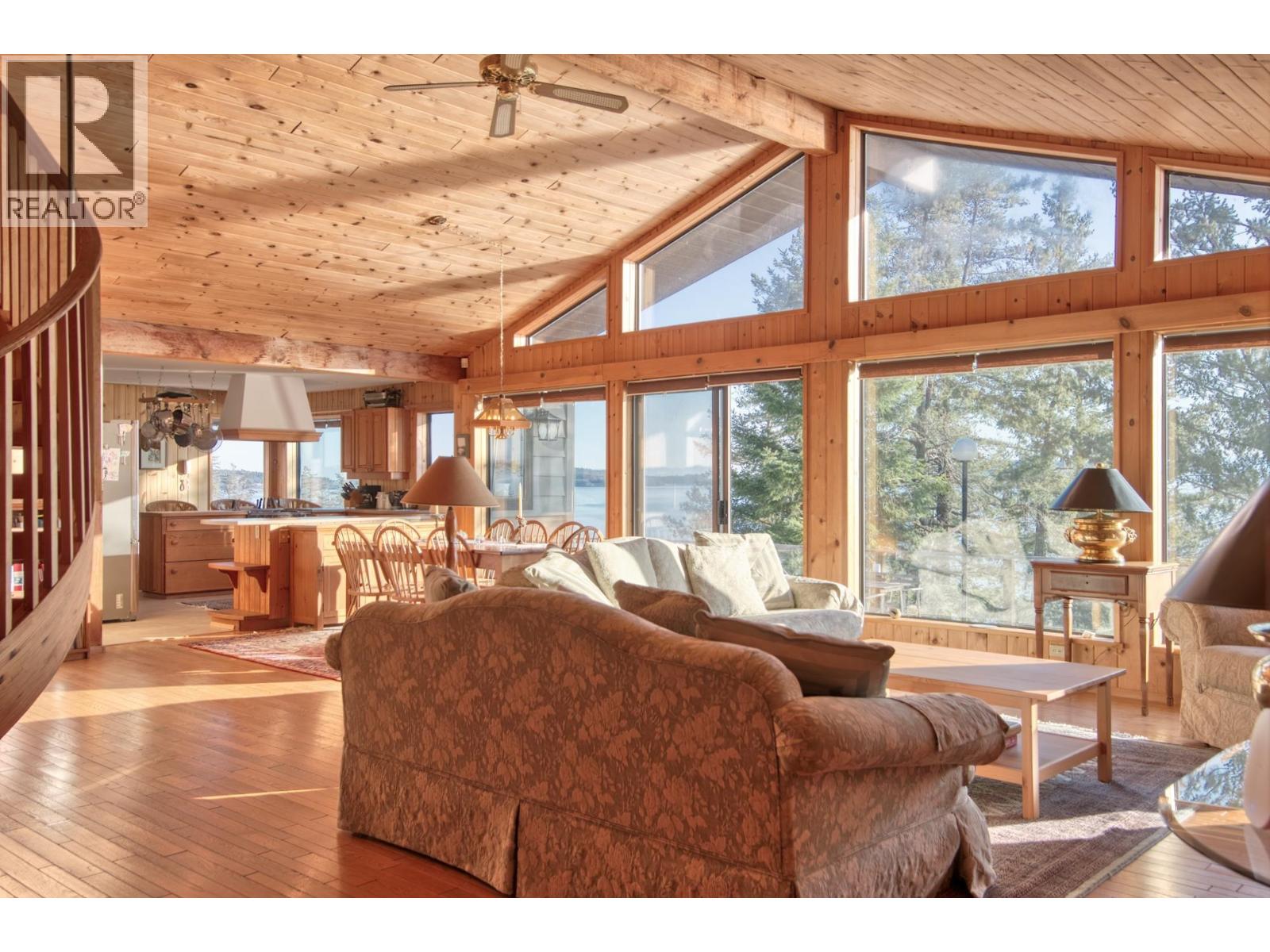 10881 Sunshine Coast Highway, Halfmoon Bay, British Columbia  V7Z 1B8 - Photo 14 - R3036253