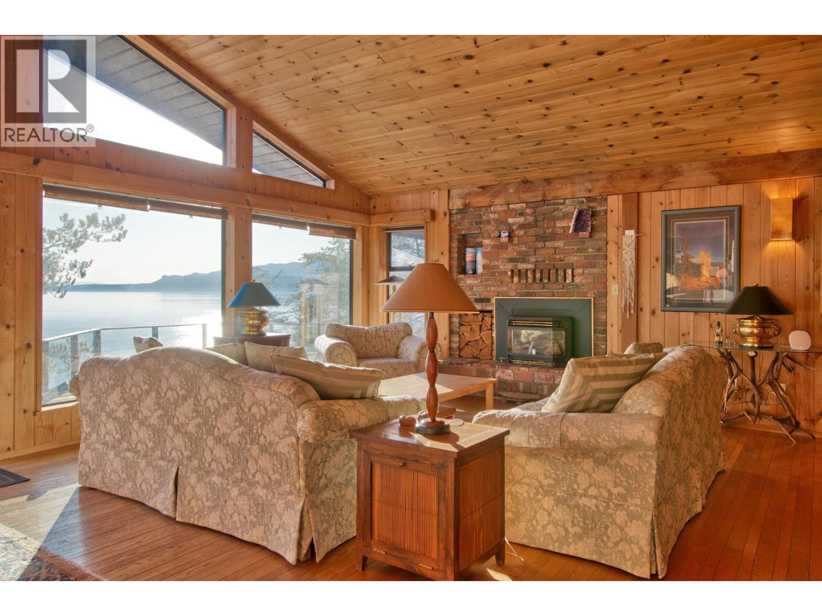 10881 Sunshine Coast Highway, Halfmoon Bay, British Columbia  V7Z 1B8 - Photo 15 - R3036253