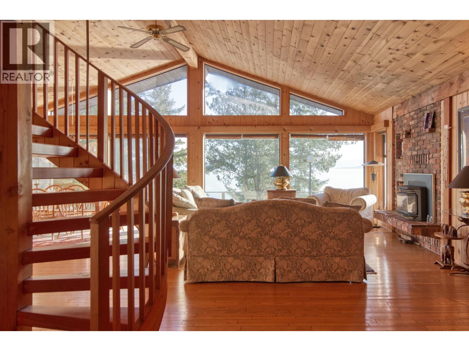 10881 Sunshine Coast Highway, Halfmoon Bay, British Columbia  V7Z 1B8 - Photo 19 - R3036253