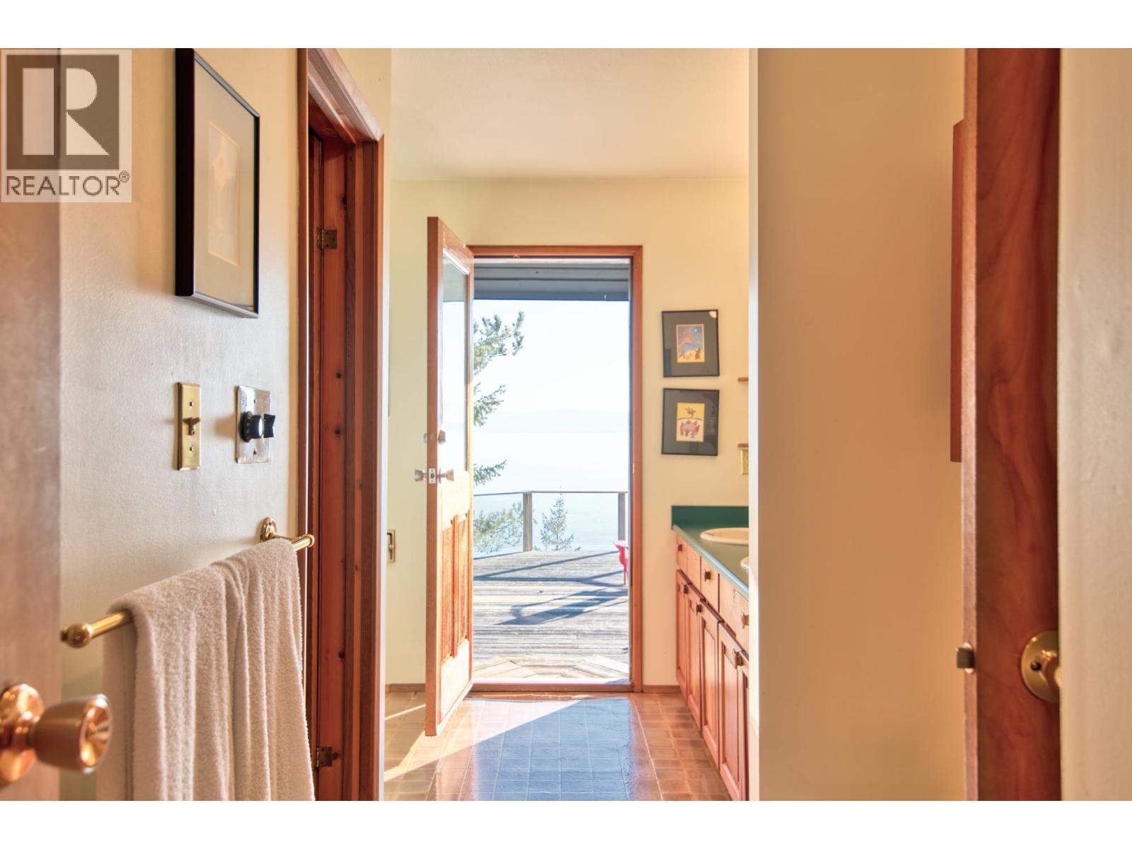 10881 Sunshine Coast Highway, Halfmoon Bay, British Columbia  V7Z 1B8 - Photo 21 - R3036253