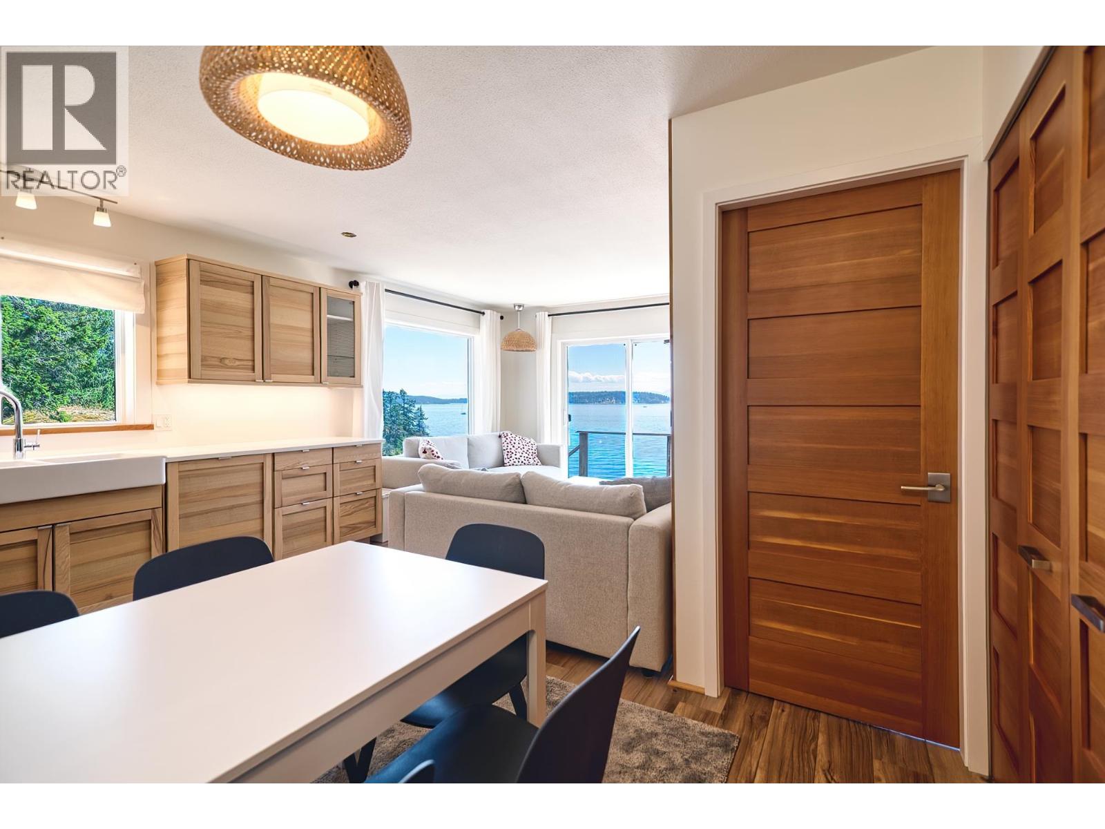 10881 Sunshine Coast Highway, Halfmoon Bay, British Columbia  V7Z 1B8 - Photo 25 - R3036253