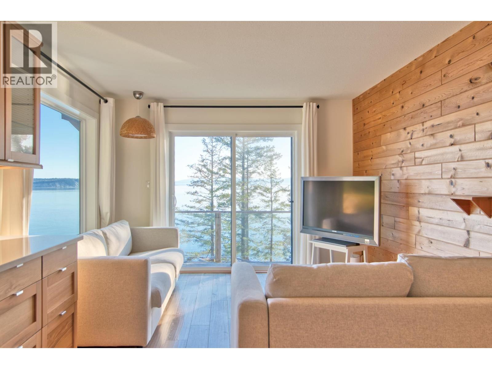 10881 Sunshine Coast Highway, Halfmoon Bay, British Columbia  V7Z 1B8 - Photo 27 - R3036253
