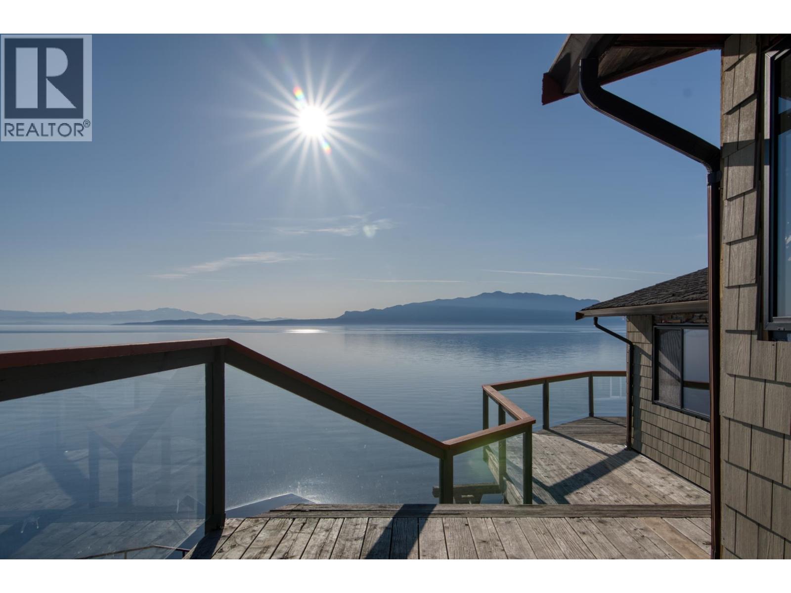 10881 Sunshine Coast Highway, Halfmoon Bay, British Columbia  V7Z 1B8 - Photo 36 - R3036253