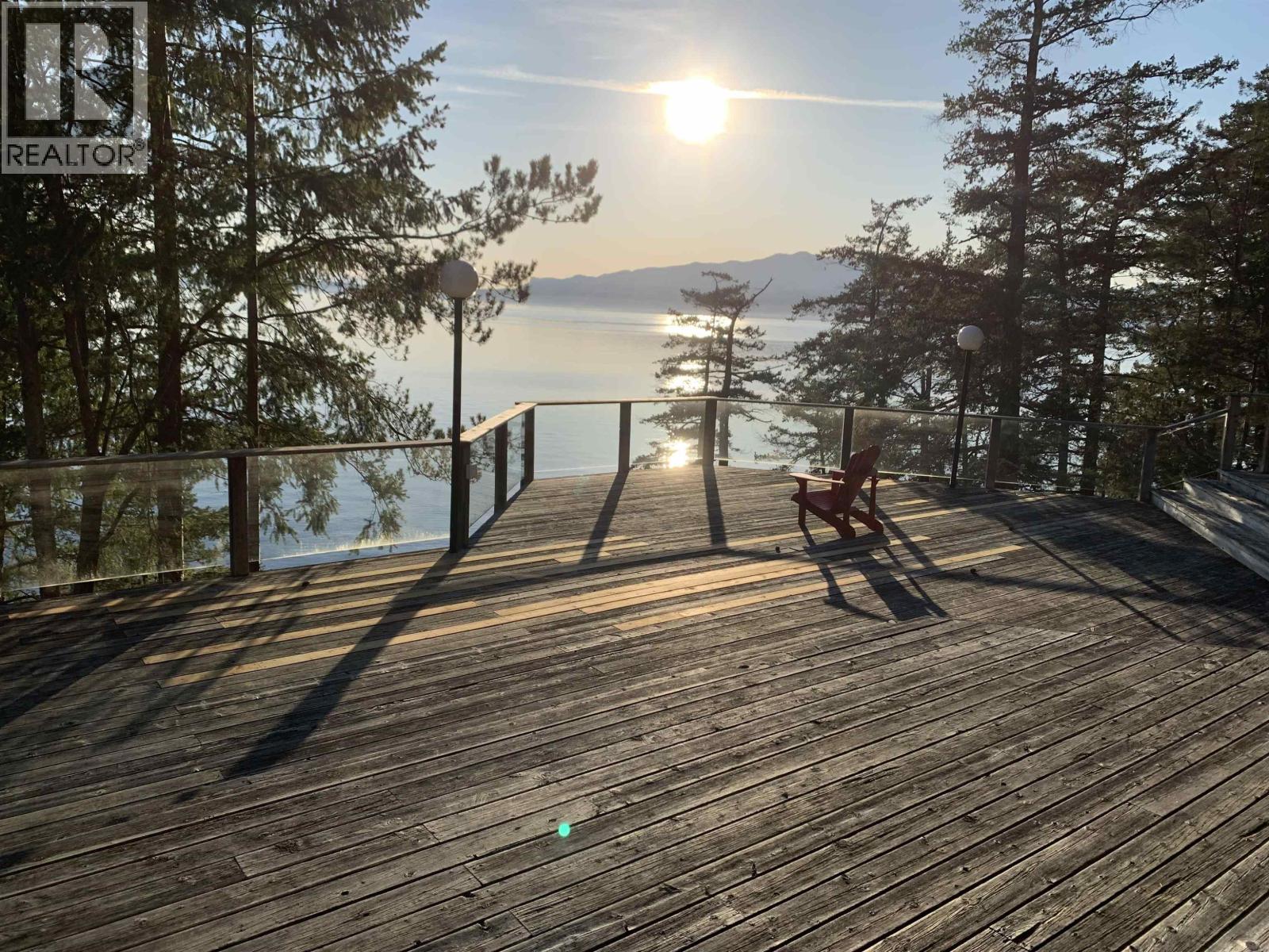 10881 Sunshine Coast Highway, Halfmoon Bay, British Columbia  V7Z 1B8 - Photo 5 - R3036253
