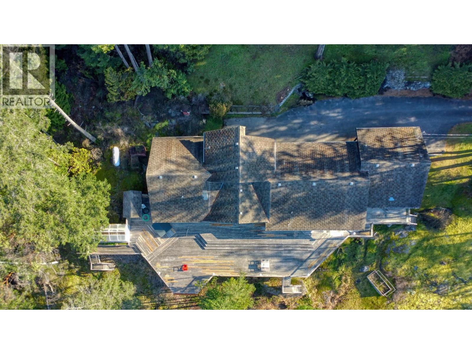 10881 Sunshine Coast Highway, Halfmoon Bay, British Columbia  V7Z 1B8 - Photo 6 - R3036253