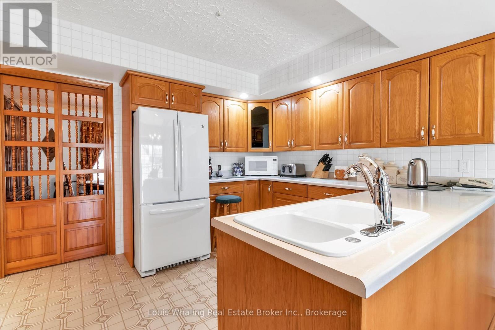 241 4th Avenue, Hanover, Ontario  N4N 2B6 - Photo 7 - X12340102