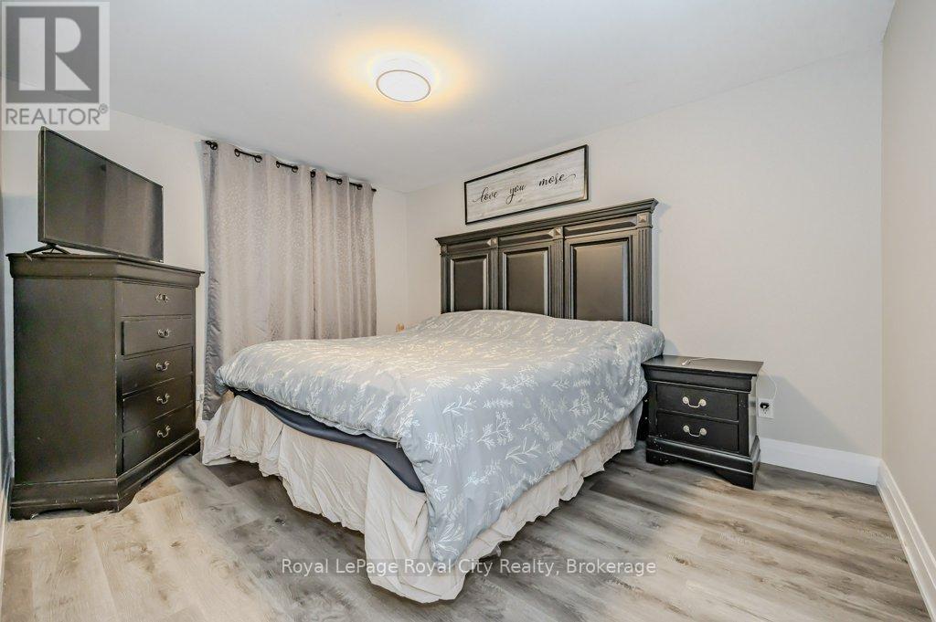 478 Pinetree Crescent, Cambridge, Ontario  N3H 4X5 - Photo 12 - X12340111