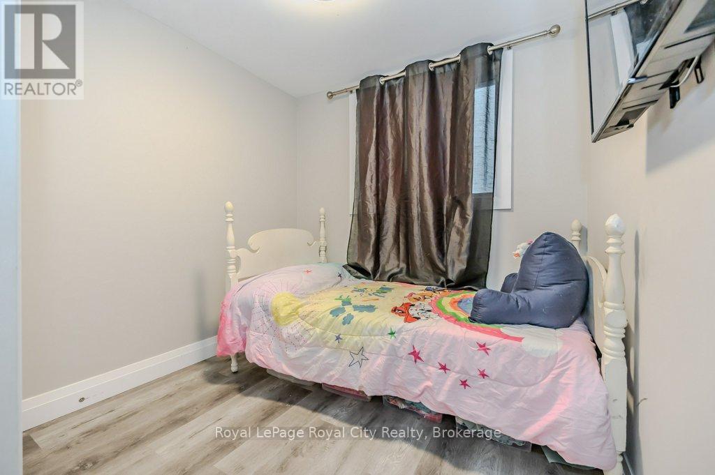 478 Pinetree Crescent, Cambridge, Ontario  N3H 4X5 - Photo 13 - X12340111