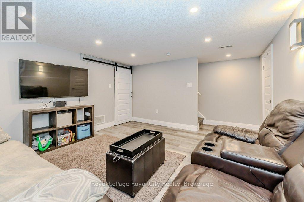 478 Pinetree Crescent, Cambridge, Ontario  N3H 4X5 - Photo 17 - X12340111