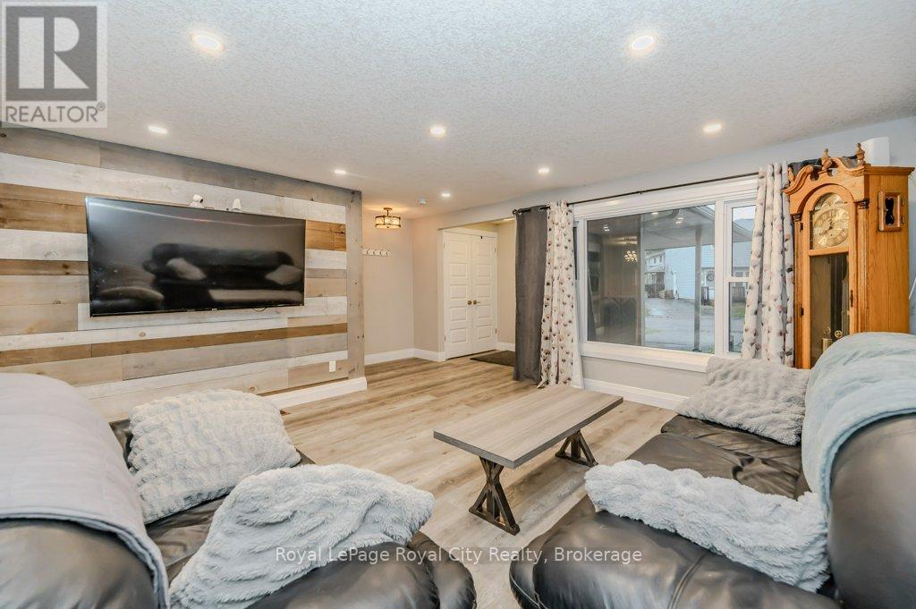 478 Pinetree Crescent, Cambridge, Ontario  N3H 4X5 - Photo 4 - X12340111
