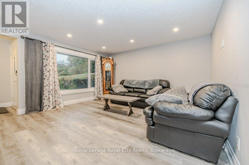 478 Pinetree Crescent, Cambridge, Ontario  N3H 4X5 - Photo 5 - X12340111