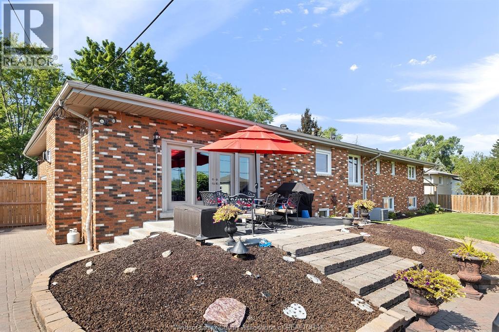 Property at 1690 GOLFVIEW DRIVE image 3
