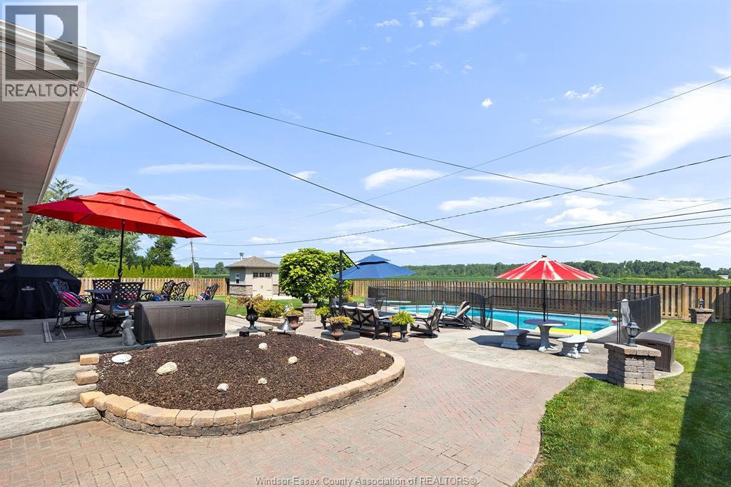 Property at 1690 GOLFVIEW DRIVE image 4