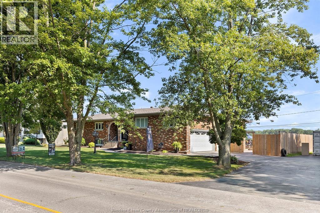 Property at 1690 GOLFVIEW DRIVE image 2