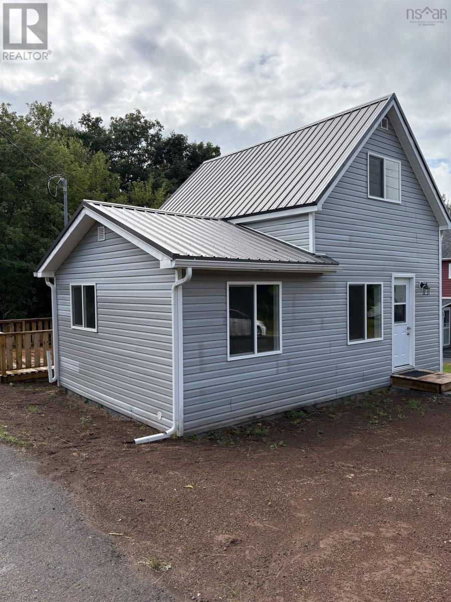 33 Mechanic Street, Springhill, Nova Scotia  B0M 1X0 - Photo 2 - 202519007