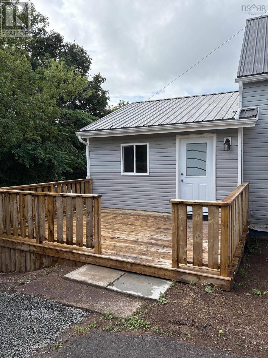 33 Mechanic Street, Springhill, Nova Scotia  B0M 1X0 - Photo 3 - 202519007
