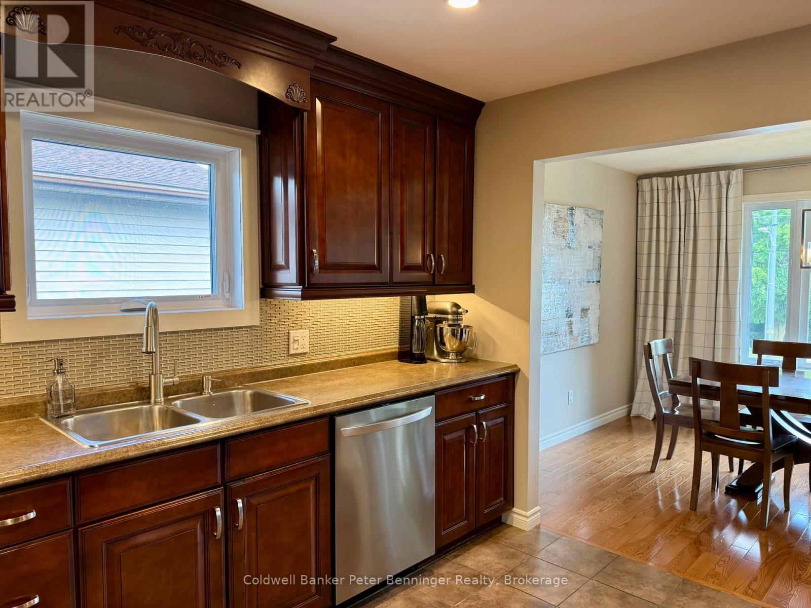 215 Thomas Street, Brockton, Ontario  N0G 2V0 - Photo 10 - X12340165