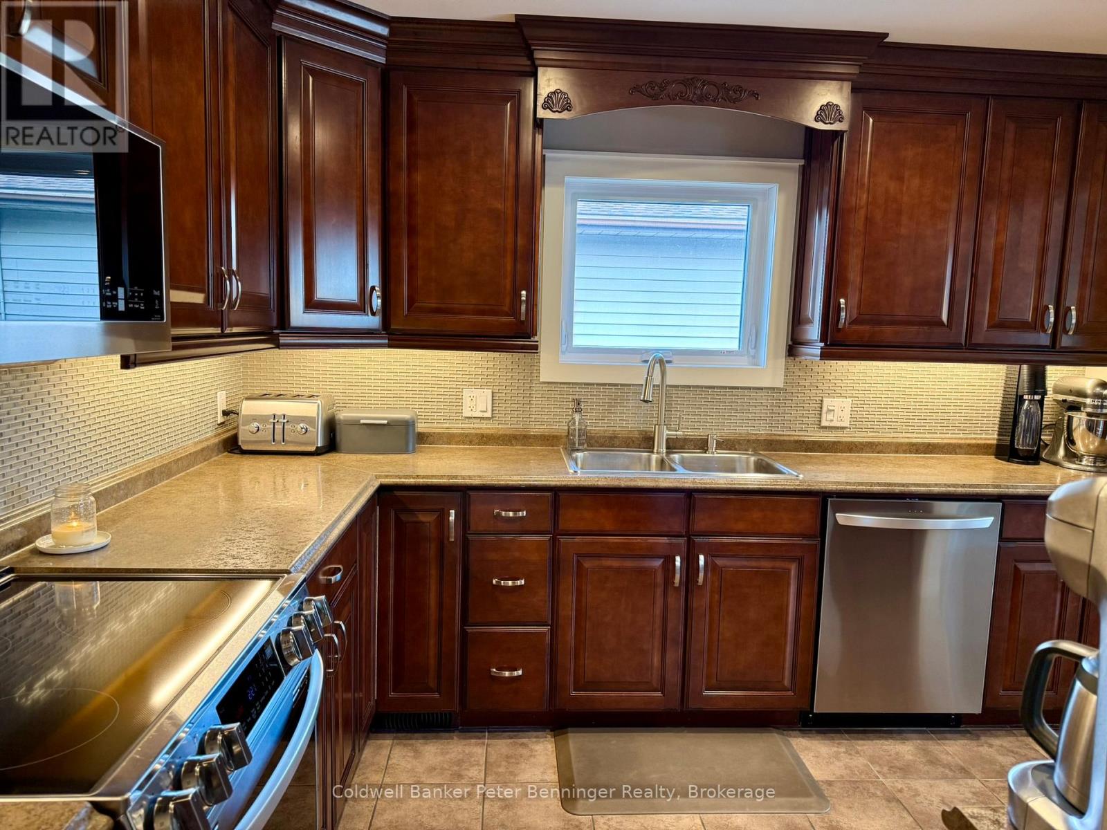 215 Thomas Street, Brockton, Ontario  N0G 2V0 - Photo 8 - X12340165