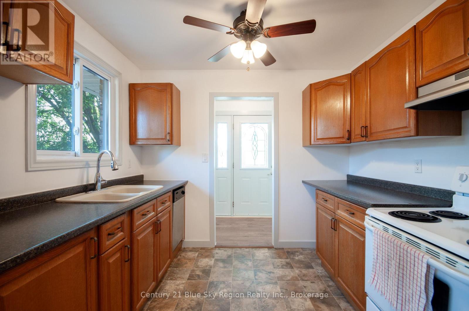 Property at 6 PORTAGE AVENUE image 4