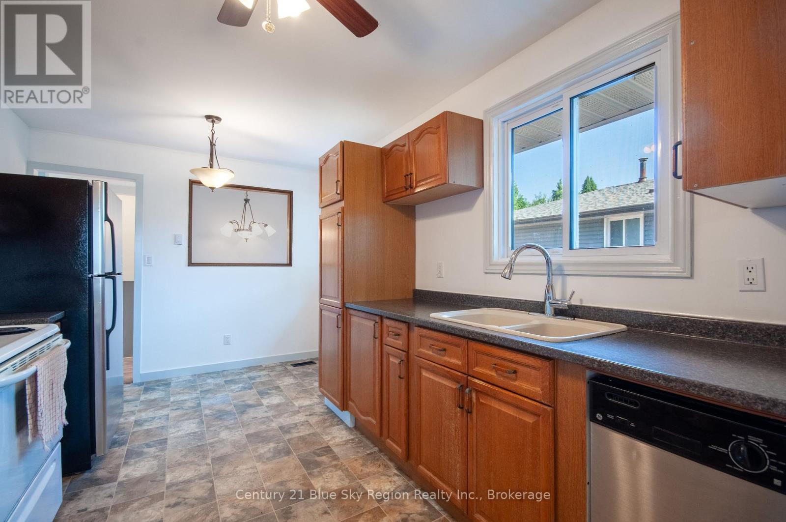 Property at 6 PORTAGE AVENUE image 5