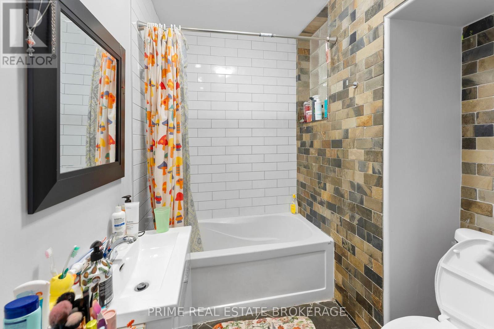 500-502 Colborne Street, London East, Ontario  N6B 2T5 - Photo 13 - X12339936