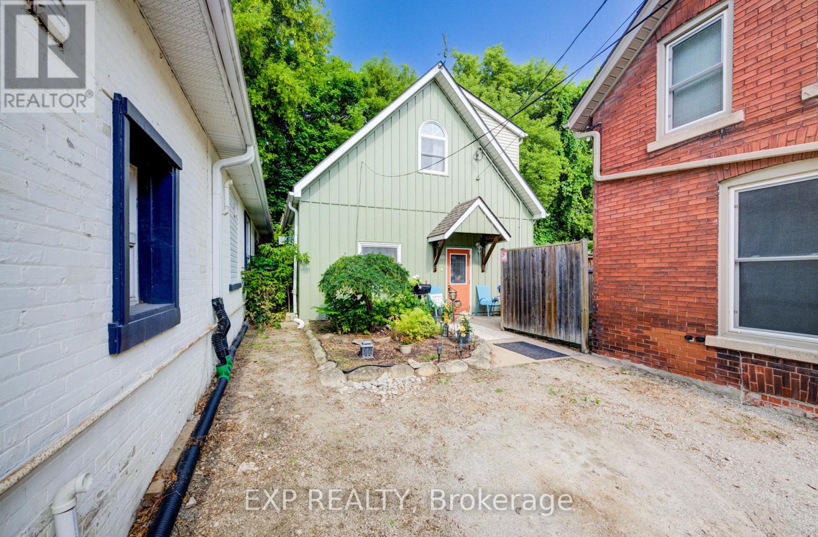 Property at 110 SURREY STREET E image 3