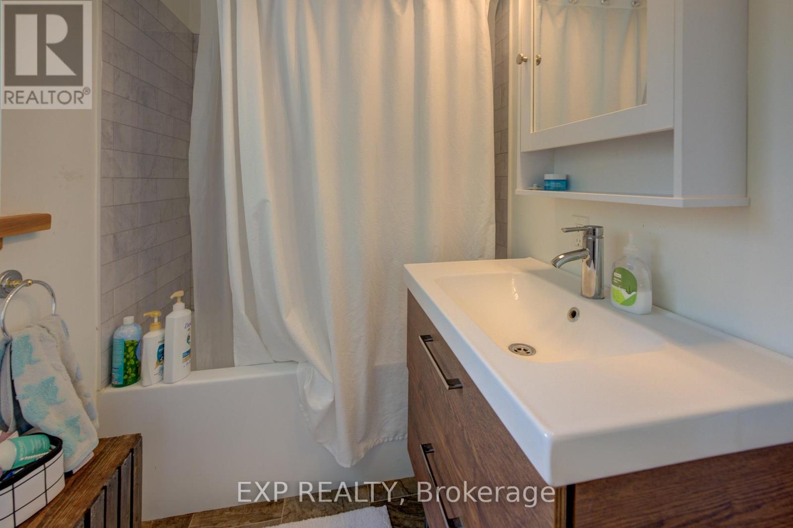 110 Surrey Street E, Guelph, Ontario  N1H 3P9 - Photo 31 - X12340087