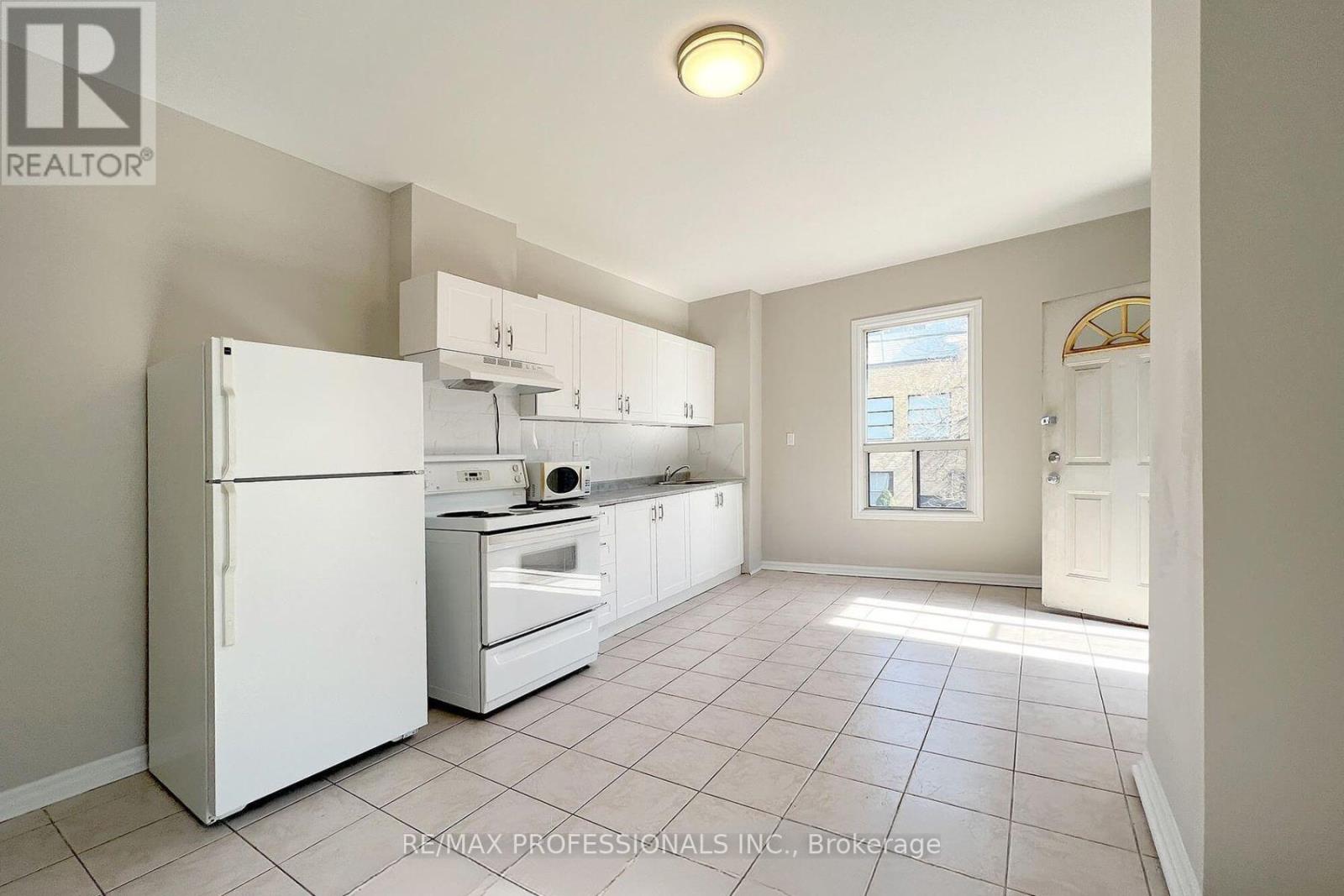 Upper - 345 Dundas Street E, Toronto, Ontario  M5A 2A2 - Photo 20 - C12340176