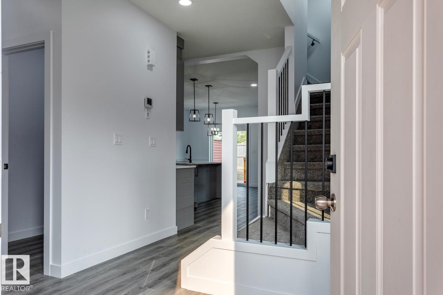Property at 29 Caledon CR image 2