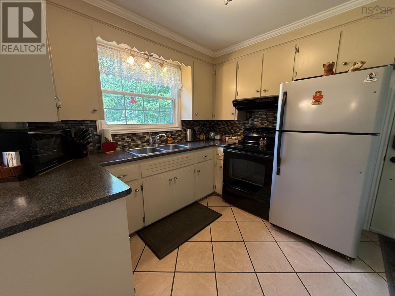 31 Beech Street, Oakhill, Nova Scotia  B4V 0B7 - Photo 8 - 202519216