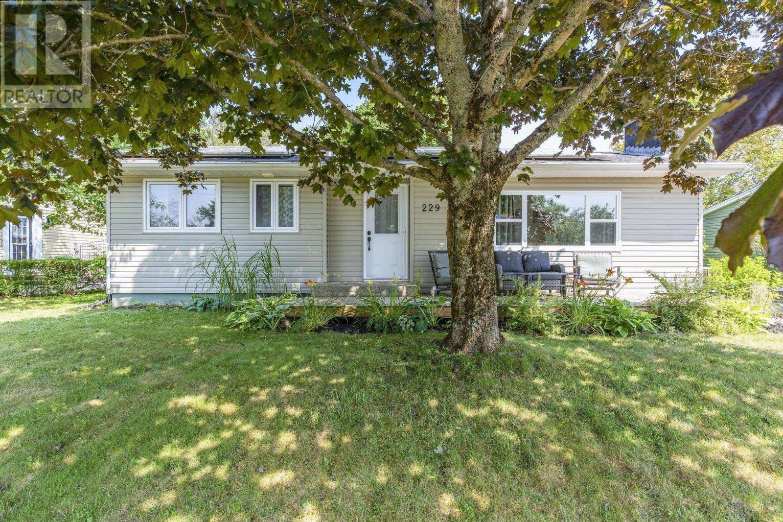 229 Kaye Street, Lower Sackville, Nova Scotia  B4C 1N3 - Photo 2 - 202519112