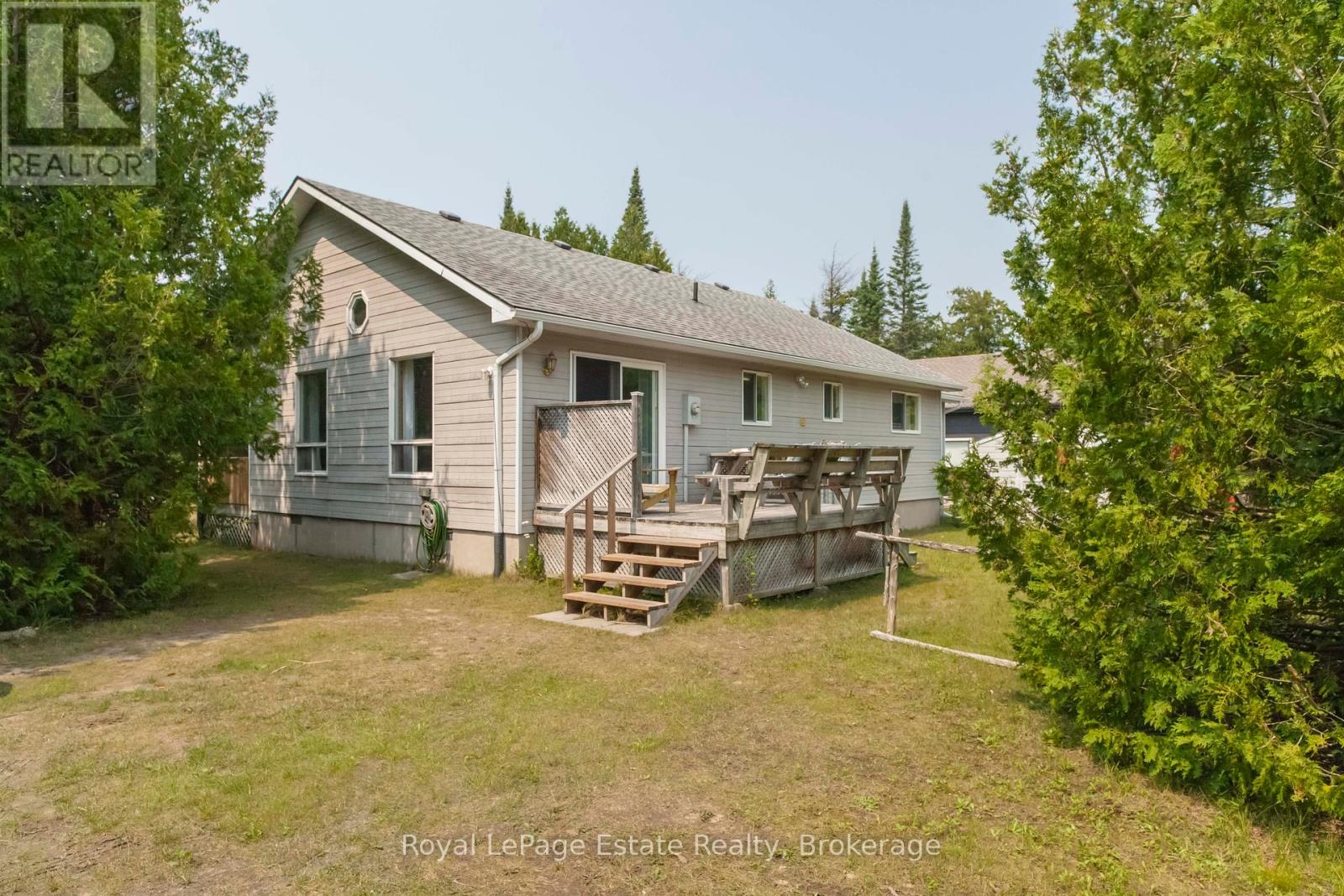 503 Bruce Avenue, South Bruce Peninsula, Ontario  N0H 2G0 - Photo 6 - X12328418